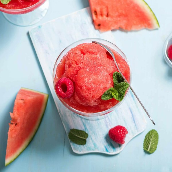 Wie stellt man ein erfrischendes Basilikum-Sorbet für einen sommerlichen Gaumenreiniger her?